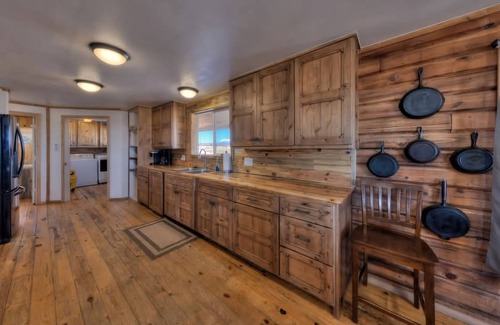 Blanding Cabin | Cozy 4-bedroom cabin in tranquil Blanding with AC, WiFi
