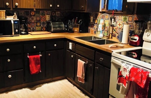 Champion Cabin | Cozy 4-bedroom cabin in 7 springs w/hot tub for winter and pool in summer