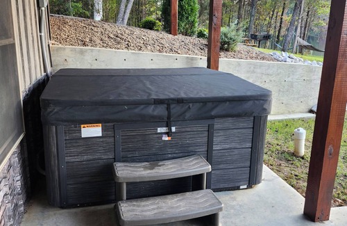 Lewisburg Cabin | Cozy 4-bedroom cabin with a private lake. Pet Friendly.