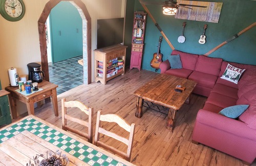 Bailey Cabin | Cozy 4-Bedroom Cabin w/Hot Tub + King Master Bed