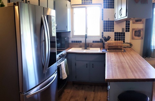 Bailey Cabin | Cozy 4-Bedroom Cabin w/Hot Tub + King Master Bed