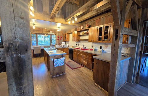Seward County Cabin | Cozy 4-bedroom cabin with WiFi, near Seward, located on 10 acres.