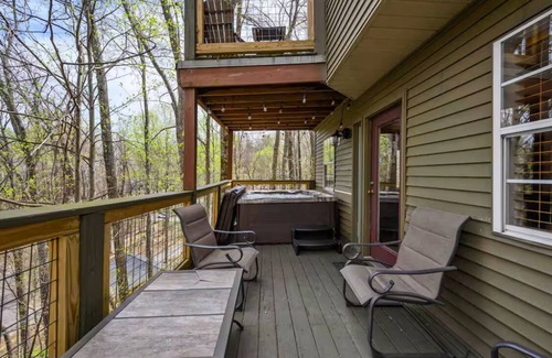 Chalet Village Ski Chalet | Cozy 4-bedroom chalet with AC, WiFi in charming Gatlinburg Ski Lodge