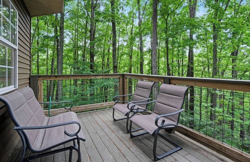Chalet Village Ski Chalet | Cozy 4-bedroom chalet with AC, WiFi in charming Gatlinburg Ski Lodge