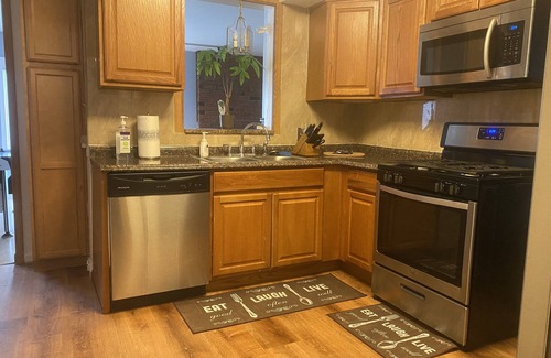 Detroit House | Cozy 4 Bedroom Colonial