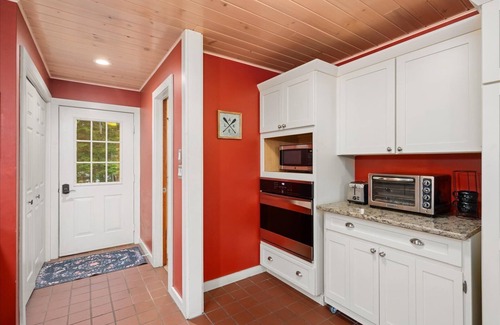Remsen House | Cozy 4-Bedroom Cottage Nestled in the Trees by Kayuta Lake