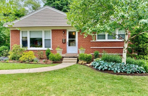 Dicken House | Cozy 4-Bedroom Family Home - Short Walk to Michigan Stadium!