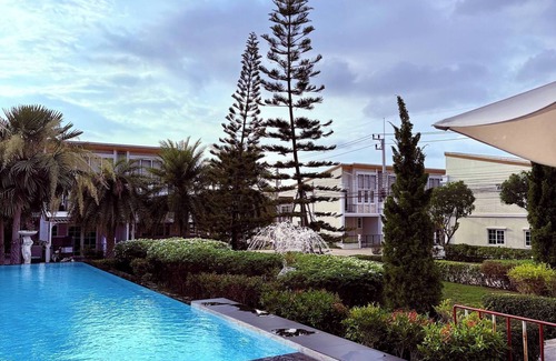 Nong Prue House | Cozy 4-Bedroom Getaway — Secure & Convenient Location