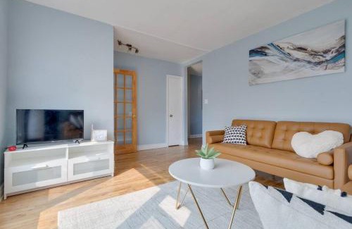 Longueuil House | Cozy 4-Bedroom Home - 15-minute From Downtown Montreal