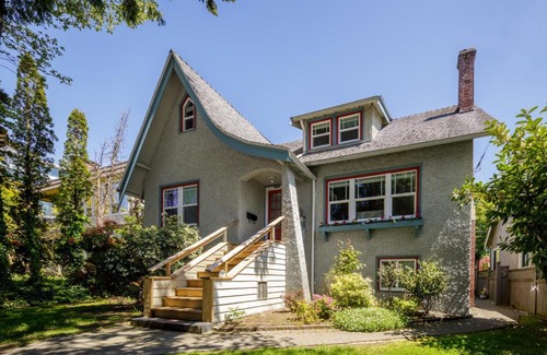 Dunbar House | Cozy 4-bedroom home in Vancouver