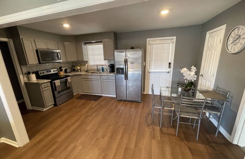 Albany House | Cozy 4 bedroom House 2.5 bath