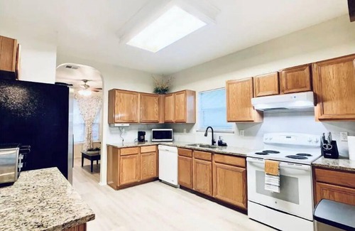 Helotes House | Cozy 4 bedroom house for your family vacation!