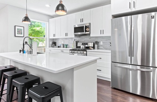 Livingston Park House | Cozy 4-bedroom house in pleasant Columbus with WiFi, AC