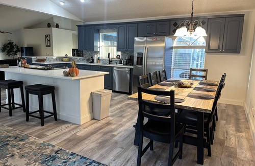 Poinciana House | COZY 4-BEDROOM HOUSE WITH PRIVATE POOL ONLY 30 MINUTES FROM DISNEY!