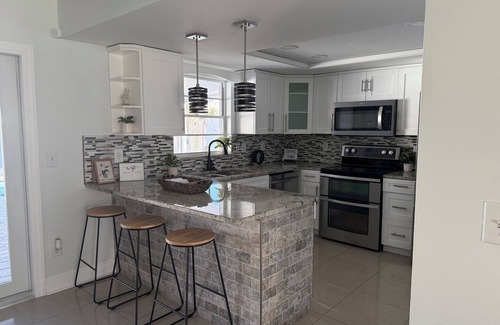 Bearss Plaza House | Cozy 4-bedroom House w/Pool, Tikihood, clean ambient, nice place near Airport!