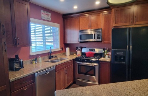 Carlton Hills House | Cozy 4 Bedroom house with Jacuzzi and Pool