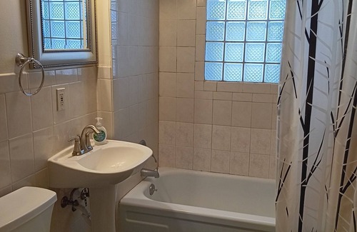 Omaha House | Cozy 4-bedroom house with WiFi, AC in lovely Omaha