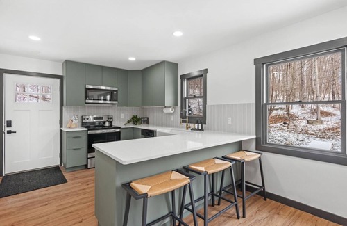 Jewett Cabin | Cozy 4-Bedroom Modern Mountaintop Retreat in Jewett