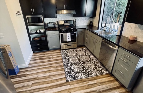 Peacock House | Cozy 4-Bedroom Oceanside Home just Miles from the Beach