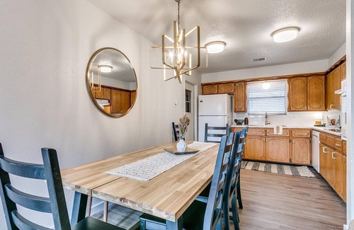 Norman House | Cozy 4 Bedroom two miles from OU, Sleeps 10!