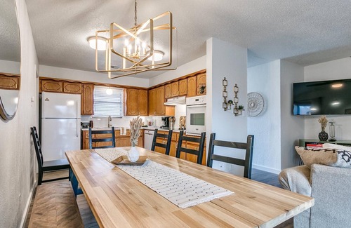 Norman House | Cozy 4 Bedroom two miles from OU, Sleeps 10!