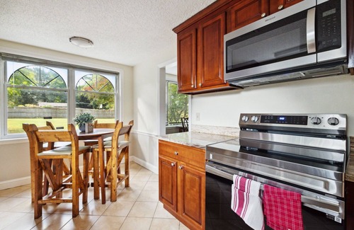 West Hartford House | Cozy 4 Bedroom West Hartford House