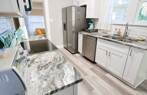 Lakeland House | Cozy 4 bedroom with Rustic Charm