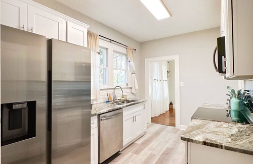Lakeland House | Cozy 4 bedroom with Rustic Charm