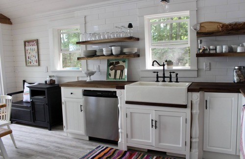 Gravenhurst Cottage | Cozy 4 Season Cottage stunning sunsets on Sparrow Lake!(Pet friendly)New Hot Tub