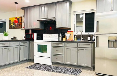 Union City House | Cozy 4B2B house central area W/D parking