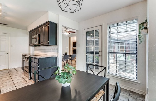 Fort Worth House | Cozy 4bd/2br house by Mira Vista: Family-friendly, 30+ day stays welcome!