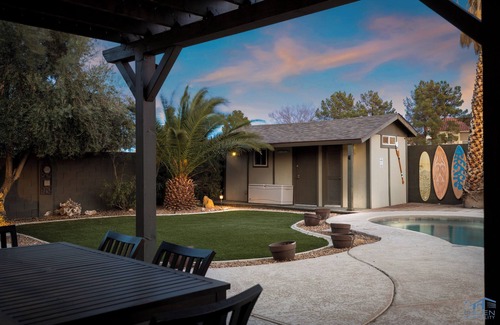 Spring Valley House | Cozy 4Bd House,Salt Water Pool & Jacuzzi! 10mins to the Strip, 20mins to Airport