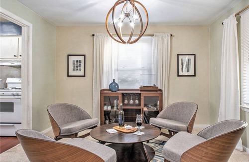 South Bend House | Cozy 4BD Near Downtown & UND - Poker/Games/Firepit