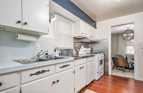 South Bend House | Cozy 4BD Near Downtown & UND - Poker/Games/Firepit