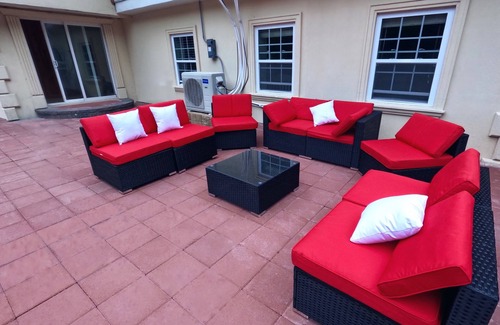Greentown House | Cozy 4bd with the gym, sauna, hot tube seasonal pool