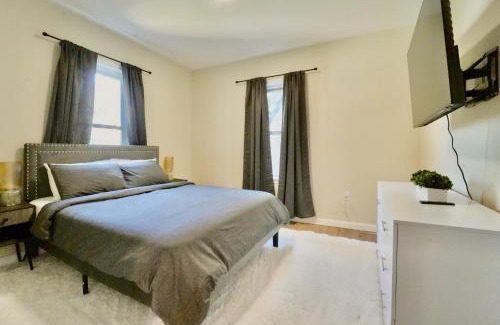 East Somerville Apartment | Cozy 4BD2BA Near Boston-Encore-T-Station and Diners