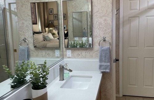 Greenacres House | Cozy 4BR/2BA Near Belcourt Seven Oaks