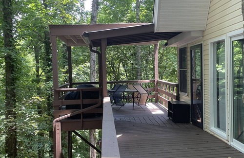Silver Point Cabin | Cozy 4BR 3.5B cabin w/in walking distance to Hurricane Marina and Floating Mill