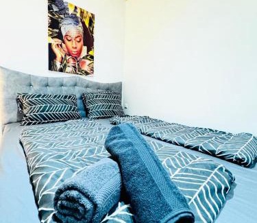 Grinzing Apartment | Cozy 4BR Apartment for up to 12People, 10 Minutes to FAC Platz