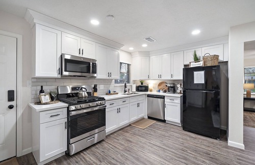 Baytown House | Cozy 4BR Baytown House: Perfect for Families!