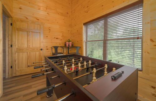 Gatlinburg - Pigeon Forge House | Cozy 4BR Cabin, Near Dollywood&Water Park, Game Room, Hottub, Fire Pit