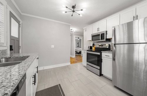 Warm Springs Cottage | Cozy 4BR Cottage in Downtown Warm Springs