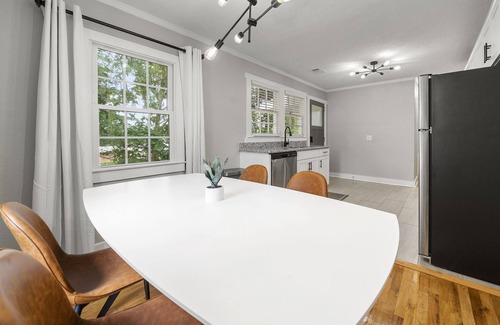Warm Springs Cottage | Cozy 4BR Cottage in Downtown Warm Springs