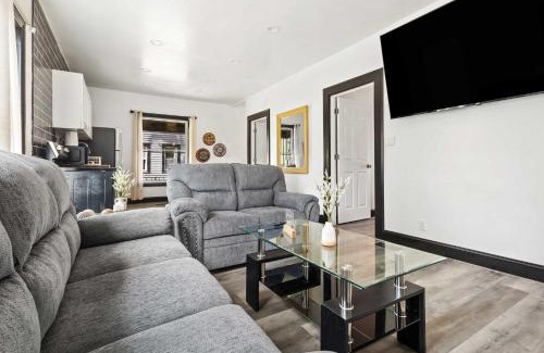 Downtown Niagara Falls House | Cozy 4BR Home in Heart of Niagara Falls