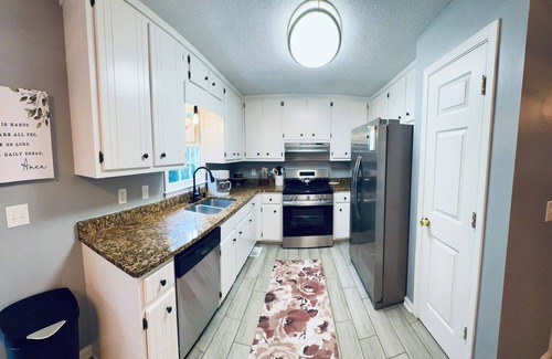 Acworth House | Cozy 4BR Home Near Lake Allatoona & Red Top Mtn, Lakepoint Sports Complex,