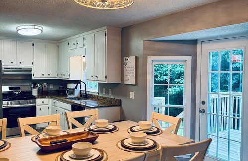 Acworth House | Cozy 4BR Home Near Lake Allatoona & Red Top Mtn, Lakepoint Sports Complex,