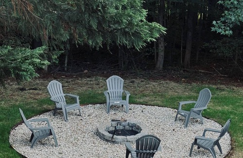 Acworth House | Cozy 4BR Home Near Lake Allatoona & Red Top Mtn, Lakepoint Sports Complex,
