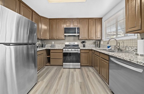 City of Industry House | Cozy 4BR Retreat with Private Backyard