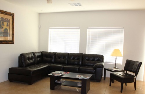 Tartesso House | Cozy 5 Bdrm 2.5 ba with a Pool!