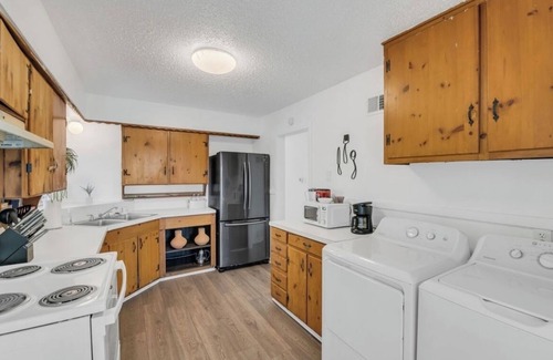 Fort Worth House | Cozy 5 bed home! 5 miles to Stockyards & Downtownn
